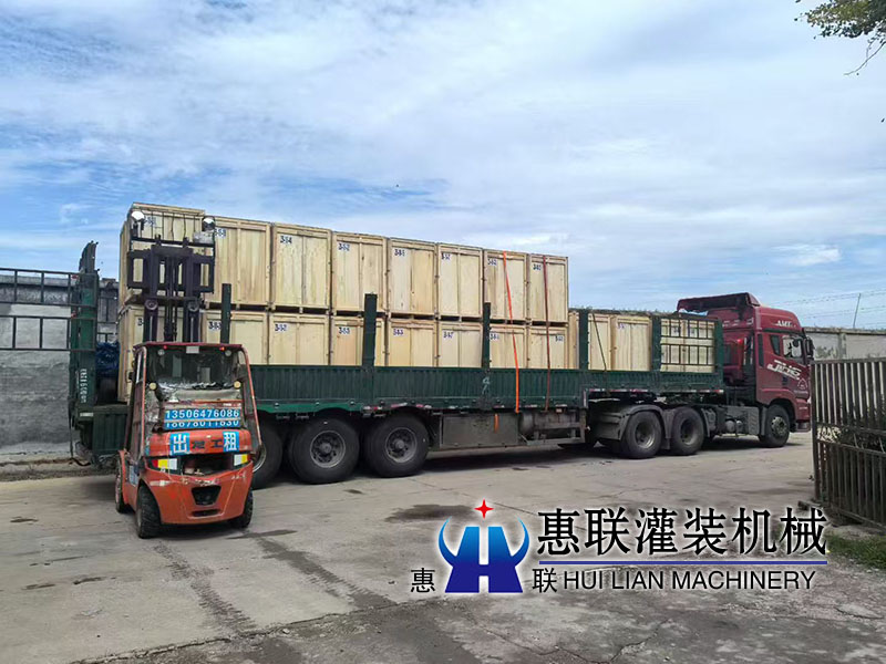 小型灌裝機出口